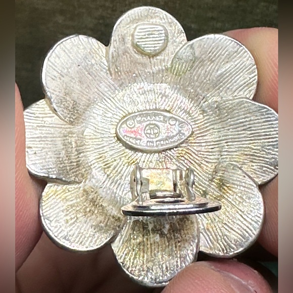 Vintage CHANEL Pearl Flower Earrings Silver Tone Made in France - Picture 3 of 8